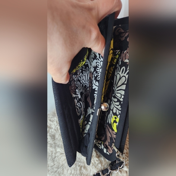 Vera Bradley Quilted Circle Black Textured Clutch with Removable Chain Strap - Picture 9 of 12